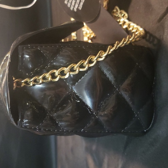 Deluxity NWT Black Quilted Jelly Handbag with Pearl Handle/Goldtone Chain - Picture 3 of 6